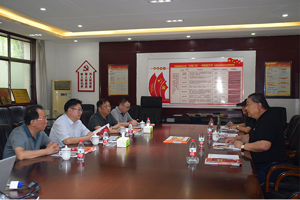 臨汾市市場監(jiān)督管理局局長、非公企業(yè)黨委書記張東紅<br>在科海集團(tuán)調(diào)研非公黨建工作